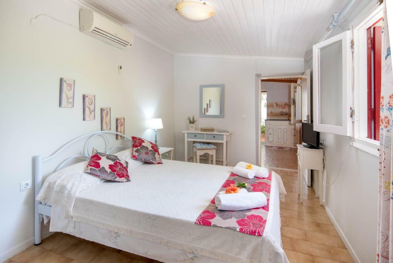 Voula Apartment Gaios Ngoại thất bức ảnh